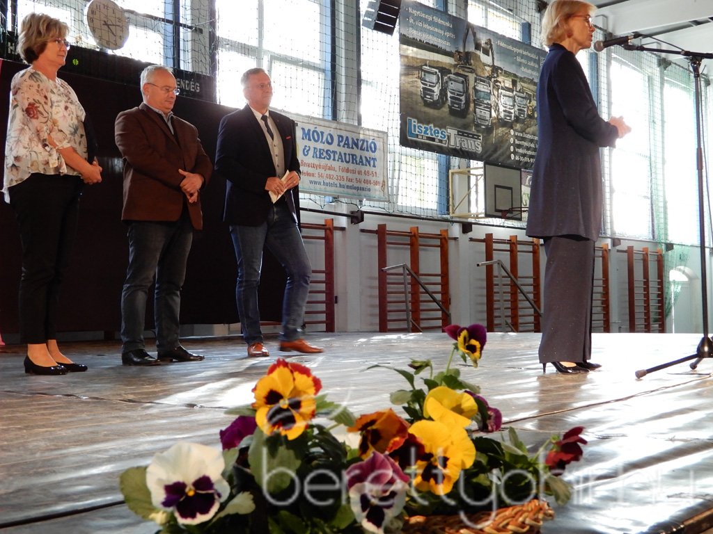 Kovács Kati koncertezett az időseknek 06